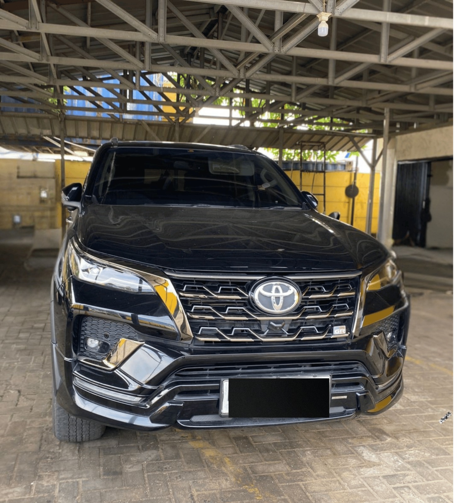 SUV Rental Fortuner 2.4 GR Sport 2024 (Diesel)